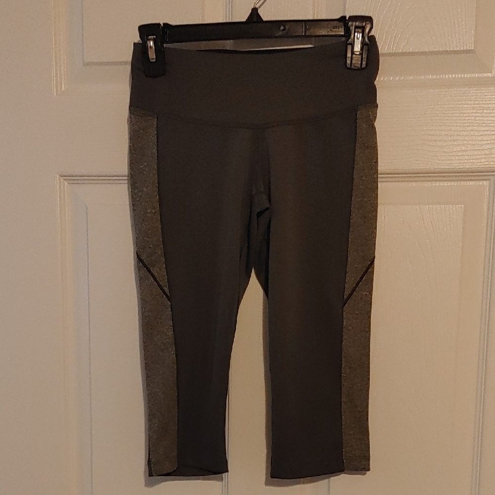 New Balance Gray & Black Athletic Performance Capri Leggings Sz XS Like New